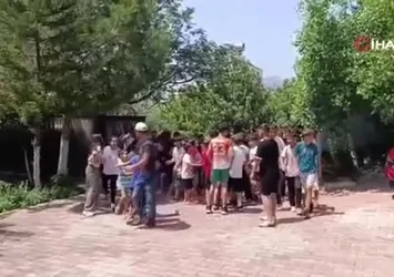 Adanalı çiftin bayram geleneği sürüyor: Yüzlerce çocuğa harçlık verdiler