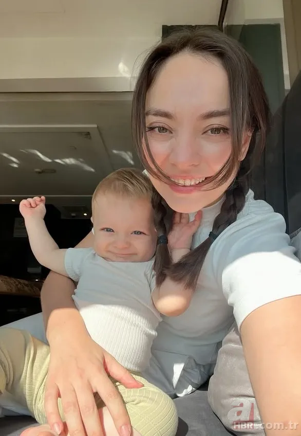 Cansel Elçin'in minik oğlu sevimliliğiyle kalpleri eritti! "Benziyor muyuz?" 10