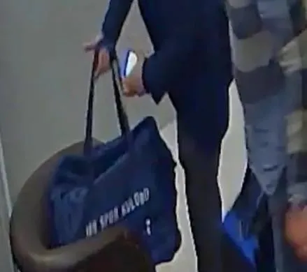 chpdeki-para-kuleleri-goruntulerinde-yer-alan-bir-isim-daha-ortaya-cikti-goruntulerden-sonra-sisli-belediye-ba-1710932809417.jpeg CHP'deki "para kuleleri" görüntülerinde Onur Öksel apar topar izne çıktı! Kara para skandalında yeni görüntü! Bazı çantalar... - 2