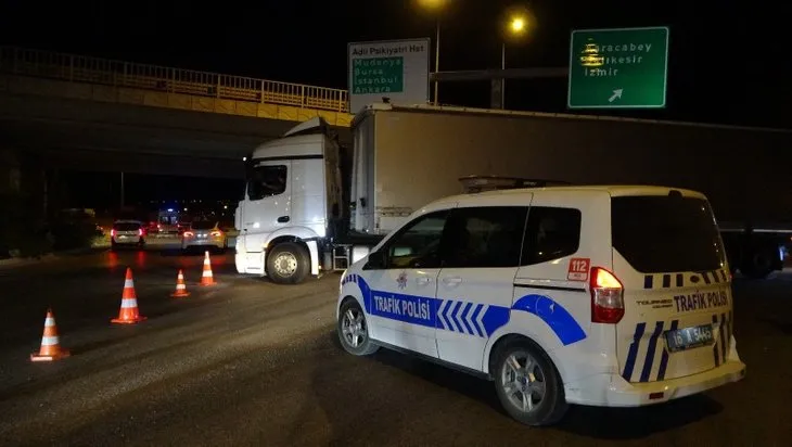 Dinamit yüklü kamyon devrildi! İzmir güzergahı ulaşıma tekrar açıldı