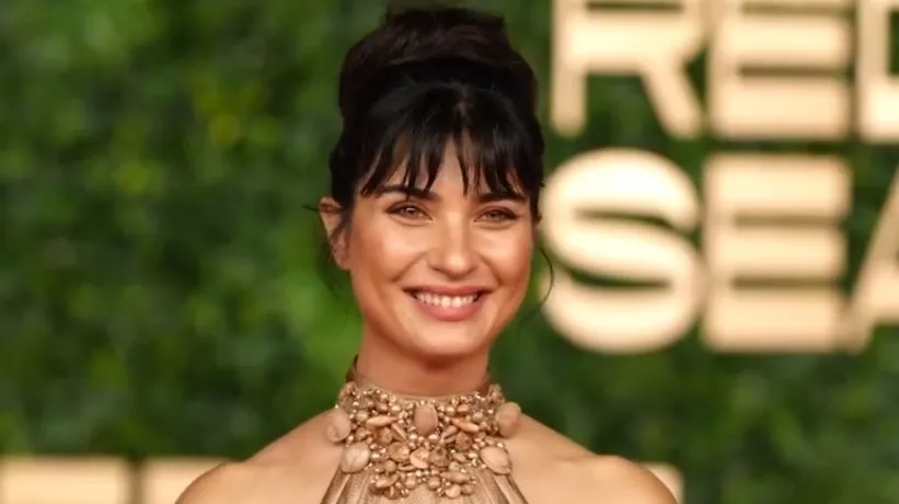 Tuba Büyüküstün Suudi Arabistan'da kırmızı halıya damga vurdu
