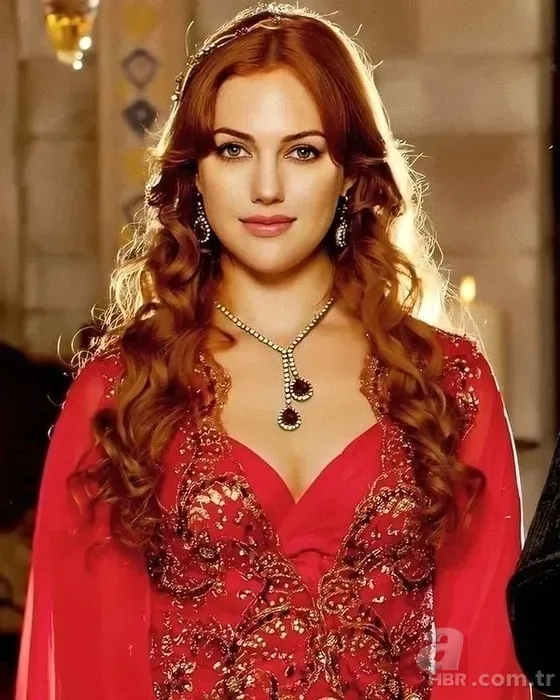 Hürrem Sultan'ı 17 yaşındayken keşfetmiş! Meryem Uzerli'den duygusal teşekkür 8