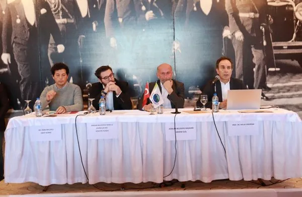 partisini-elestiren-chpli-arif-aydini-susturdular-igneyi-once-kendimize-batirmaliyiz-deyince-ortalik-karisti-1677249469049.jpg