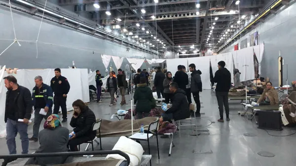 Dev yüzer hastane milletin hizmetinde!