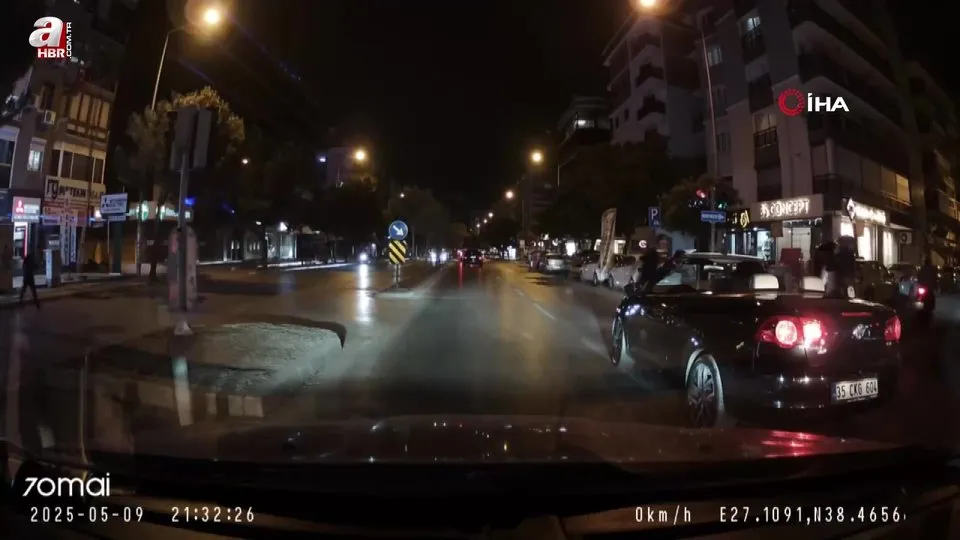İzmir’de ’döner bıçaklı’ trafik kavgası kamerada