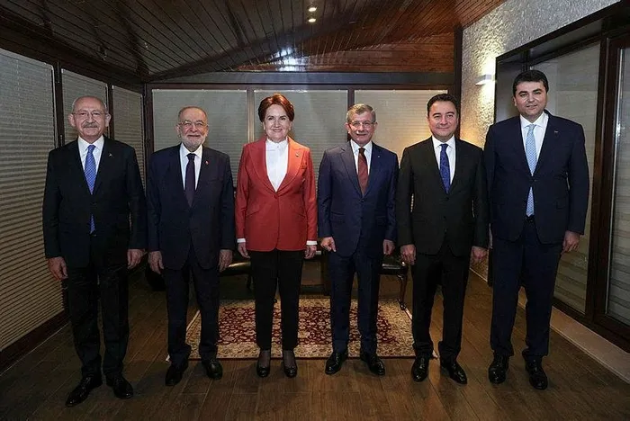 muhalefet-liderlerinden-oturma-krizine-yuvarlak-cozum-hdp-masanin-altinda-mi-1644693174177.jpeg
