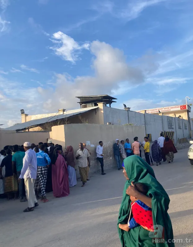 Somali'de meydana gelen patlamalarda en az 100 kişi öldü 11
