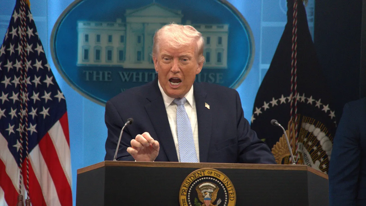 Trump'tan İran'da geri adım! "Askeri müdahale" tehdidi sonrası "harekat olmayacak" mesajı