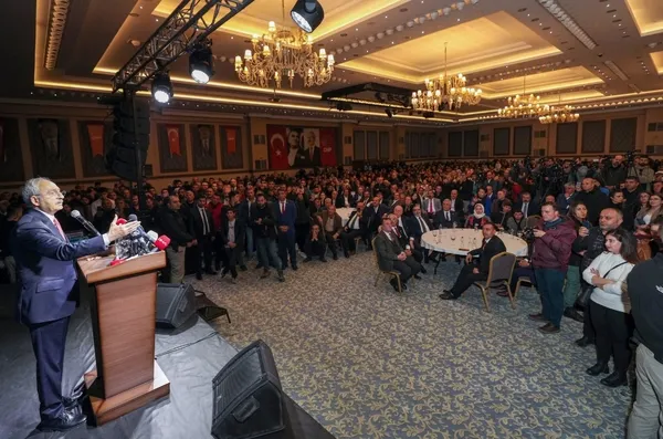 kilicdaroglu-gaflara-doymuyor-gaziantepe-kahramanmaras-dedi-kendisini-duzeltenlere-gulumsemekle-yetindi-1674073643221.jpg Kılıçdaroğlu gaflara doymuyor: Gaziantep'e 'Kahramanmaraş' dedi! Kendisini düzeltenlere gülümsemekle yetindi