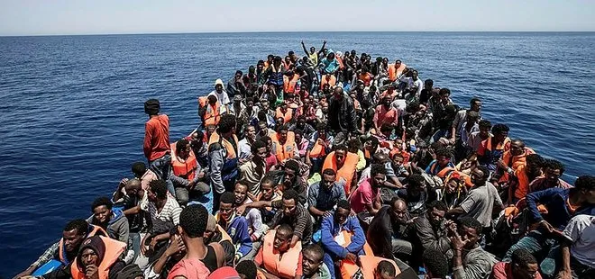 İtalya ve Malta’nın almadığı 450 göçmen Akdeniz’de mahsur
