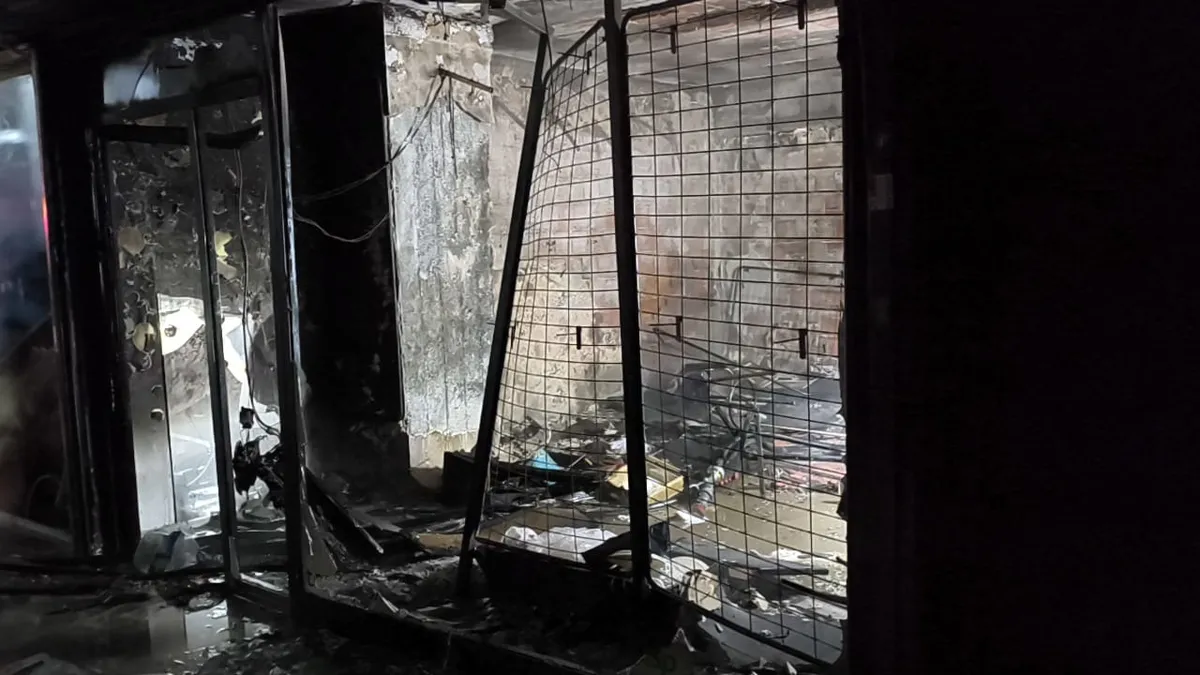 Sultangazi’deki yangın itfaiye ekiplerince söndürüldü