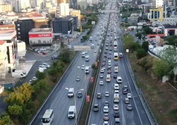 İstanbul’da cuma trafiği erkenden başladı