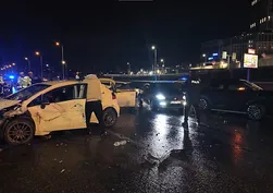 Ataşehir'de zincirleme kaza: 7 araç birbirine girdi, 3 yaralı