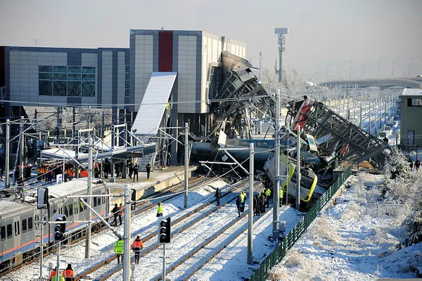 Ankara'da 9 kişinin ölümüyle sonuçlanan hızlı tren kazası ile ilgili flaş haber - 1