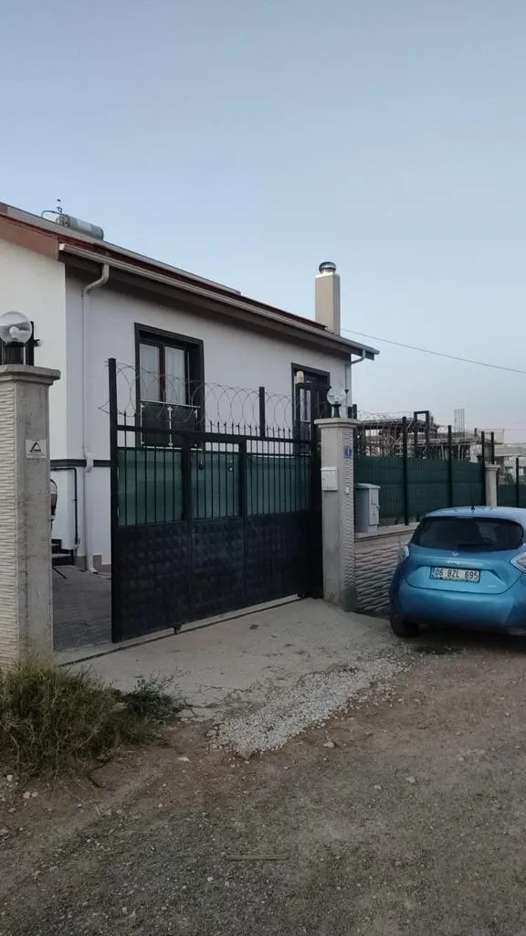 Ünsal Ban’ın şoförünün evine baskın! Eşi ve baldızı evrak yakarken yakalandı