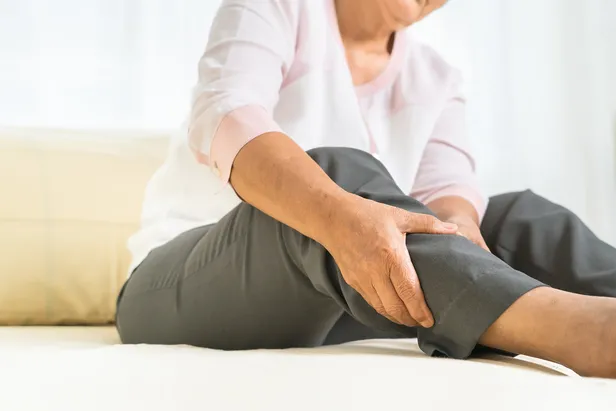 ellerinizde-uyusma-yanma-karincalanma-kulak-cinlamasi-gibi-belirtilerle-ortaya-cikiyor-muhtemelen-o-vitamin-ek-1700850658311.jpg Ellerinizde uyuşma, yanma, karıncalanma, kulak çınlaması gibi belirtilerle ortaya çıkıyor! Muhtemelen o vitamin eksik! İşte tamamlayabileceğiniz besinler… - 6