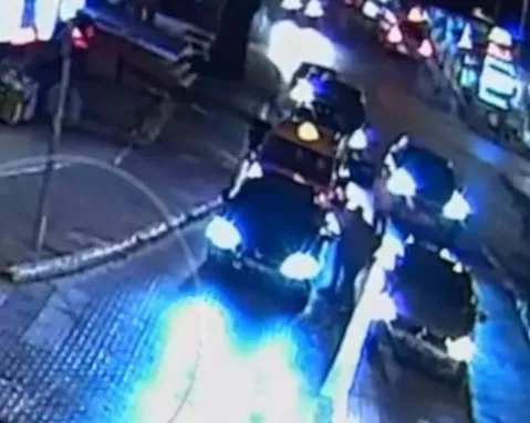 CHP'li Belediye Başkanı Fethiye'de tatilcinin aracını tekmeledi! İşte o barbarlığın görüntüleri - 4