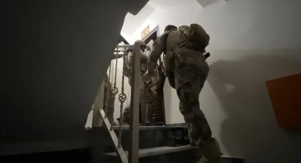 bakan-ali-yerlikaya-kafes-operasyonunda-zaza-dogan-organize-suc-orgutu-cokertildi-1698385363964.jpg Bakan Ali Yerlikaya: 'Kafes' operasyonunda "Zaza Doğan" organize suç örgütü çökertildi - 1