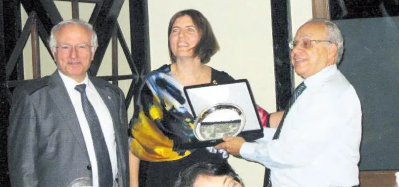 Emekli profesörü 500 bin lira dolandırdılar