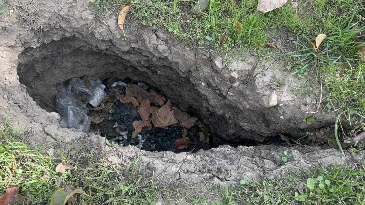 Elma bahçesinde obruklar oluştu evin duvarları çatladı