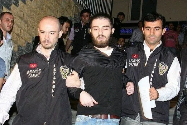 munevver-karabulutun-babasi-sureyya-karabuluttan-itiraz-cem-garipoglunun-mezari-acilacak-mi-1671428796213.jpeg Münevver Karabulut'un babası Süreyya Karabulut'tan itiraz! Cem Garipoğlu'nun mezarı açılacak mı? - 4