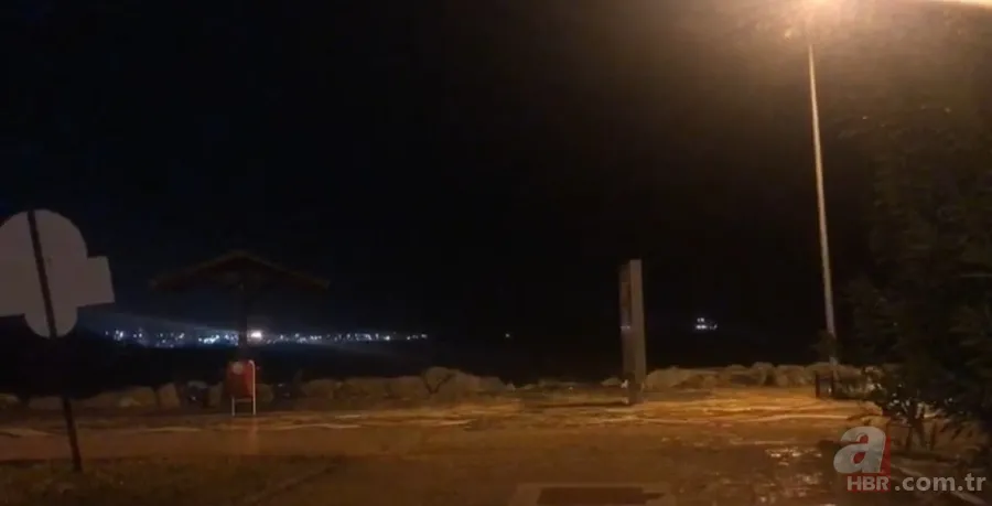 SON DAKİKA | Bursa Gemlik’te tsunamiyi andıran görüntüler! Araçlar ve dükkanlar sular altında... 7