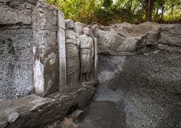 Antik Roma'da şaşırtan keşif! Gerçek boyutta iki heykel bulundu