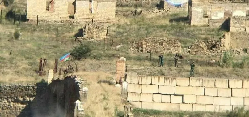 Son dakika: Azerbaycan Cumhurbaşkanı Aliyev duyurdu: Hudaferin Köprüsü'ne Azerbaycan bayrağı dikildi!