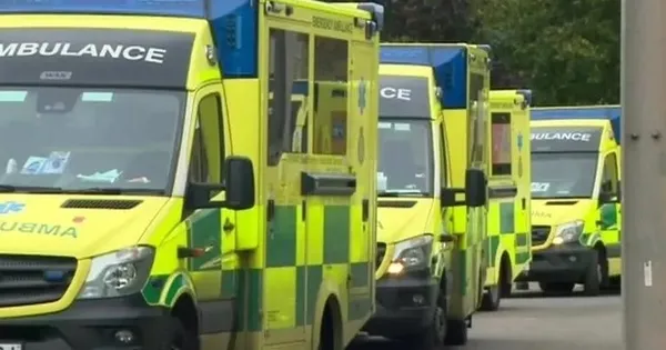 İngiltere’de sağlık sistemi alarm veriyor! 90 yaşında bir kadın 40 saat ambulans, 20 saat sedye bekledi