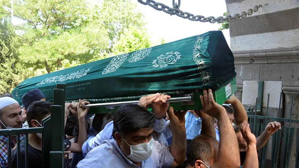 İmam cemaate son namazını kıldırdıktan sonra vefat etti