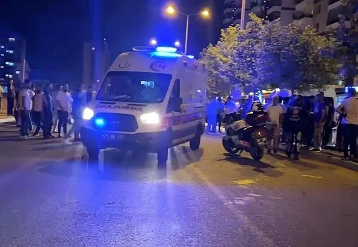 1719805195456.jpeg Diyarbakır'da yolcu minibüsü yayaları ezdi: 1 ölü 1 ağır yaralı - 1