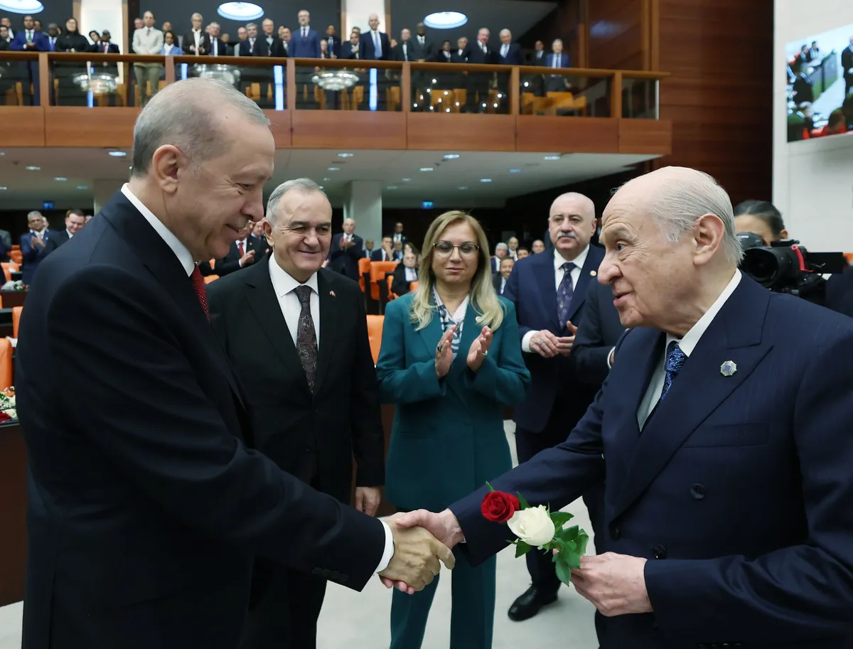 bahceliden-azerbaycan-yorumu-nifak-tohumlarina-izin-verilmemeli-1791981193637.jpg Bahçeli'den Türkiye-Azerbaycan kardeşliğine vurgu: Nifak tohumlarına izin verilmemeli - 3