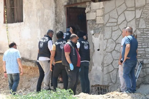 kahramanmarasta-kan-donduran-ihbar-3-kisi-oldurulup-kuyuya-atildi-ekipler-harekete-gecti-1659875013608.jpg Kahramanmaraş’ta kan donduran ihbar! 3 kişi öldürülüp kuyuya atıldı: Ekipler harekete geçti - 2