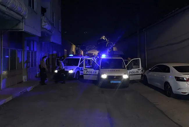 Bursa'da bekçi ve polislere zorluk çıkaran 4 kişi gözaltına alındı - 3