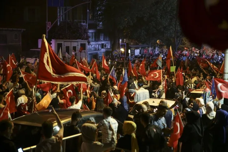 Erdoğan’ın seçim zaferi tüm yurtta coşkuyla kutlandı