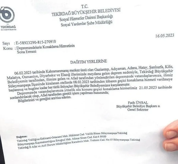 chpli-belediyeden-vicdansiz-olay-depremzedeleri-asagiladilar-siz-hayatinizda-bunu-mu-gordunuz-1684694808890.jpg CHP’li belediyeden vicdansız olay! Depremzedeleri aşağıladılar: Siz hayatınızda bunu mu gördünüz - 2