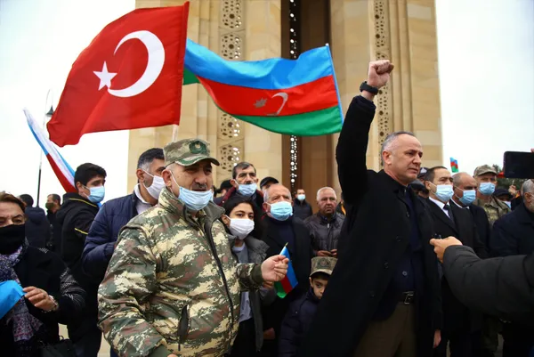 Kafkasya’nın Hiroşima’sı esaretten kurtuldu! Azerbaycan ve Türk bayraklarıyla Ağdam’a girdiler