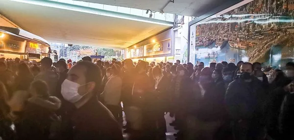 Toplu ulaşımda dibi gördü: CHP’li İstanbul Büyükşehir Belediyesi’nin başarısızlığı vatandaşı isyan ettirdi