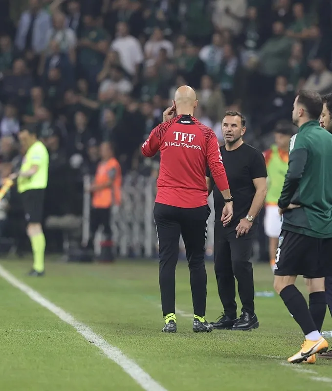 galatasaray-milli-araya-kayipla-girdi-sari-kirmizililar-sezonun-ilk-yenilgisini-aldi-1762711926898.jpeg Mağlubiyetin ardından Galatasaray Teknik Direktörü Okan Buruk açıklamalarda bulundu. (AA)