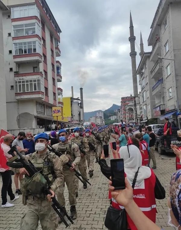 Arhavi çamurdan temizlediler! Alkış ve dualarla uğurlandılar