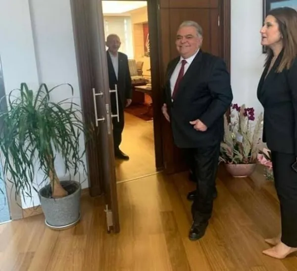 1687358708745.jpg Kılıçdaroğlu'ndan koltuk için savaş sinyali: Gerekirse 16'lı masa kuracağım! Vekil kaybı loading... Özdağ'ın ardından Ahmet Özal - 3