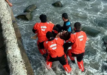 Liseli kız dalgalara kapılıp hayatını kaybetti