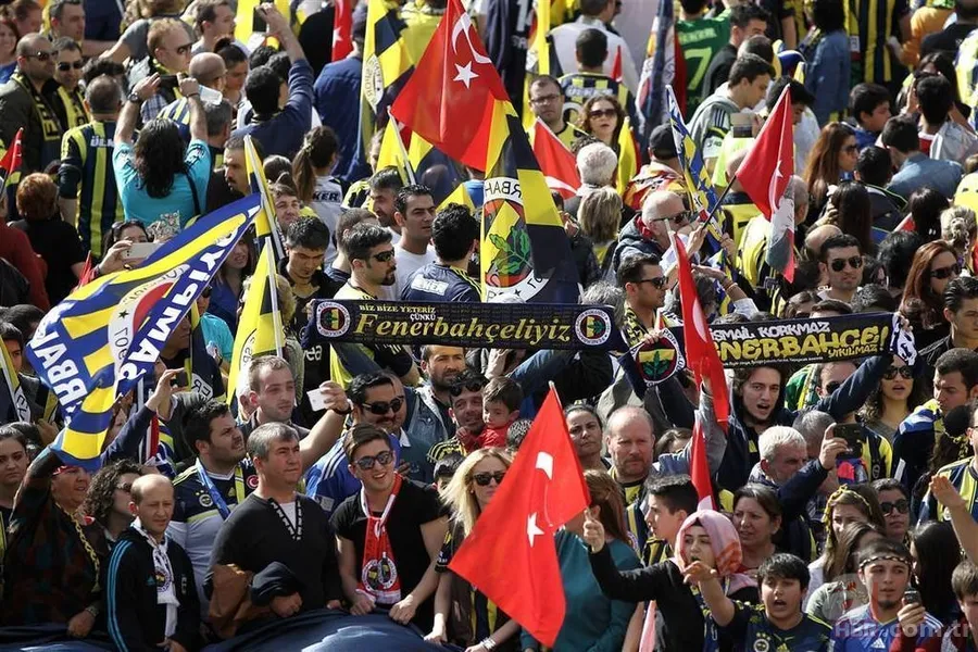 Fenerbahçeliler Anıtkabir'e yürüdü 23