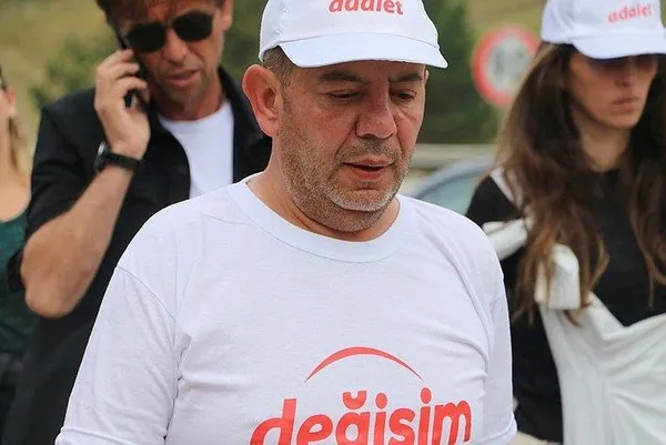 tanju-ozcan-binaya-sokmayin-talimati-veren-kilicdaroglunu-topa-tuttu-orasi-senin-babanin-ciftligi-mi-1688729934329.jpeg Bolu Belediye Başkanı Tanju Özcan Kemal Kılıçdaroğlu'nu topa tuttu: Genel merkez senin babanın çiftliği mi? - 4