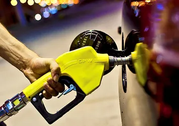 Benzin ve motorine indirim geldi