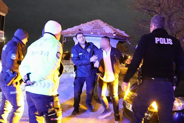 1734578547804.jpeg Alkollü şekilde polisten kaçtı kaza yapıp yakalanınca polisi tehdit etti (İHA)