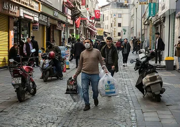 Tüm uyarılara rağmen Tahtakale'de alışveriş yoğunluğu yaşandı