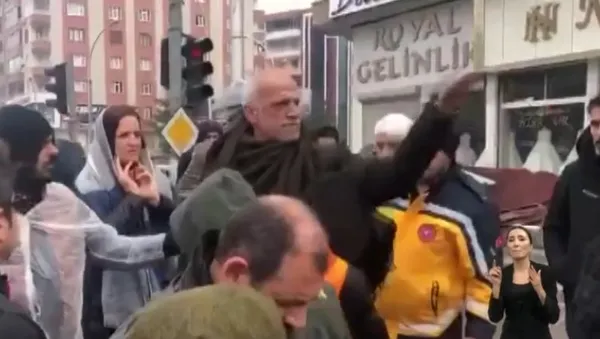 Diyarbakırlı depremzededen HDP’li Garo Paylan’a veryansın: Sen Diyarbakır’ın çöpü olamazsın