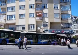 Ankara Mamak'ta EGO otobüsü iş yerine çarptı: 5 yaralı