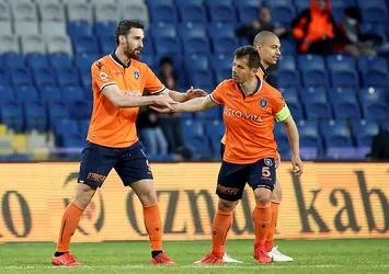 Başakşehir zirve takibini sürdürdü